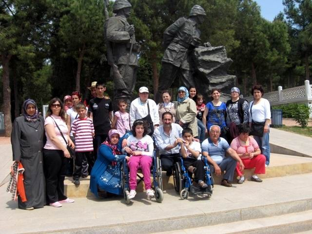 Burhaniye\'de Zihinsel Engellilerin Çanakkale Coşkusu