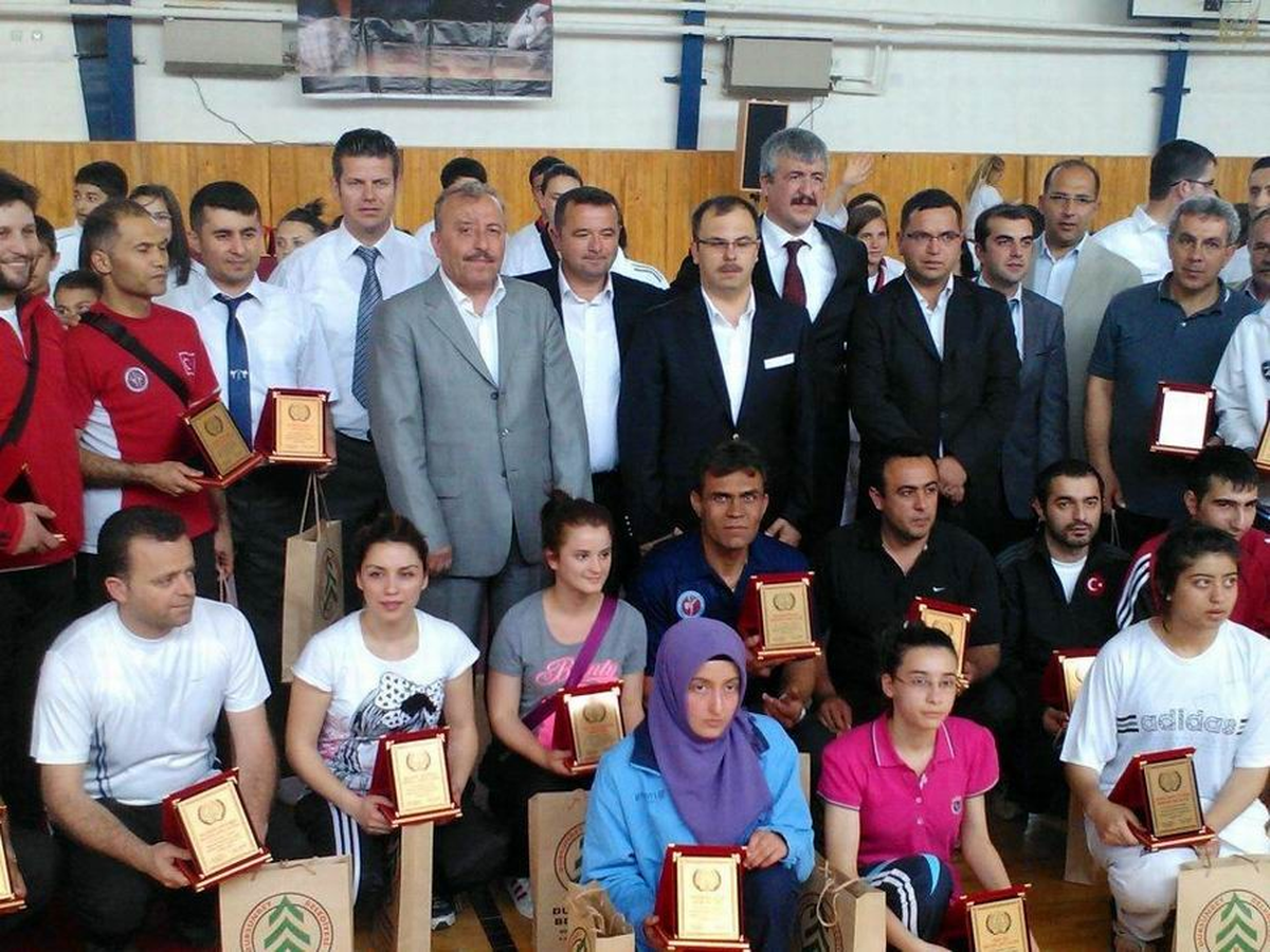 Burhaniyeli Tekvandocular Dursunbey\'den 7 Madalya ile Döndüler