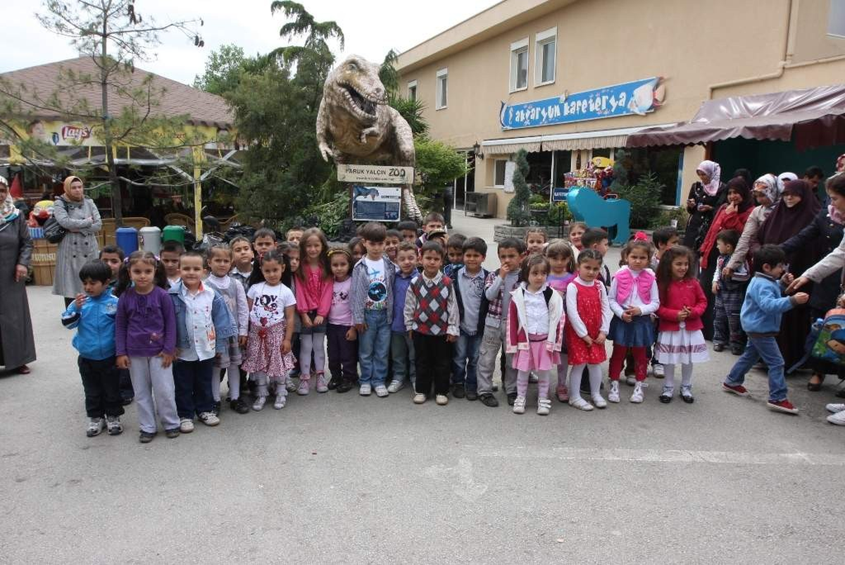 Çayırova Belediyesi'nden Miniklere Hayvanat Bahçesi Gezisi