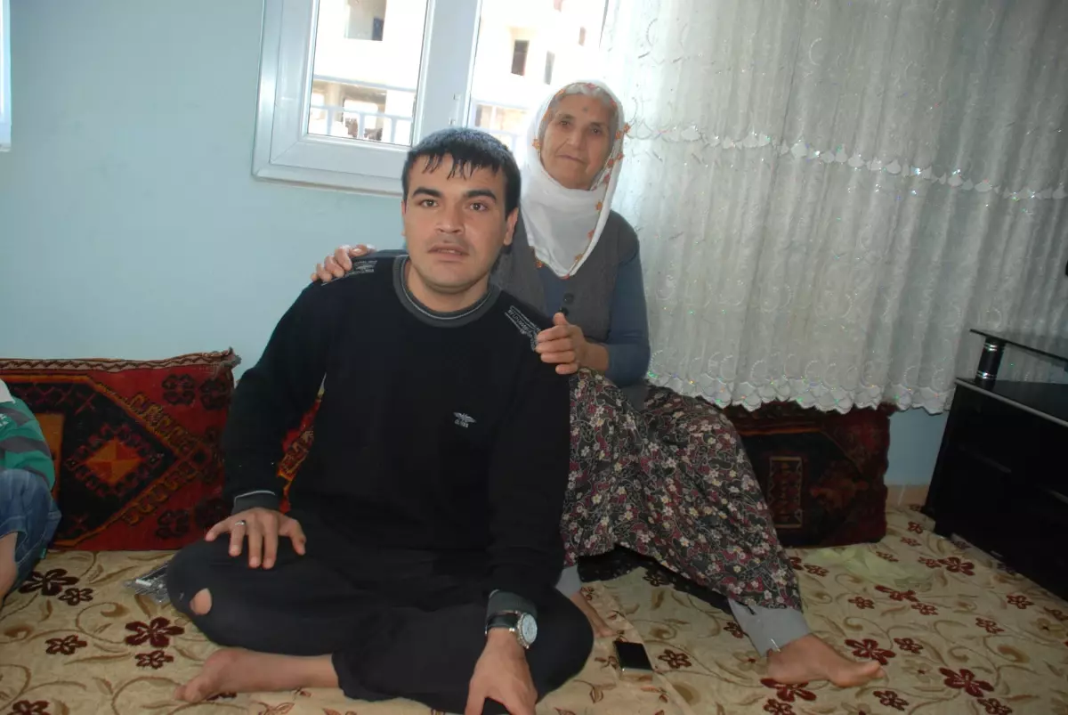 Çocukları Ölümle Pençeleşen Anne, Kahta'da Yılın Annesi Seçildi