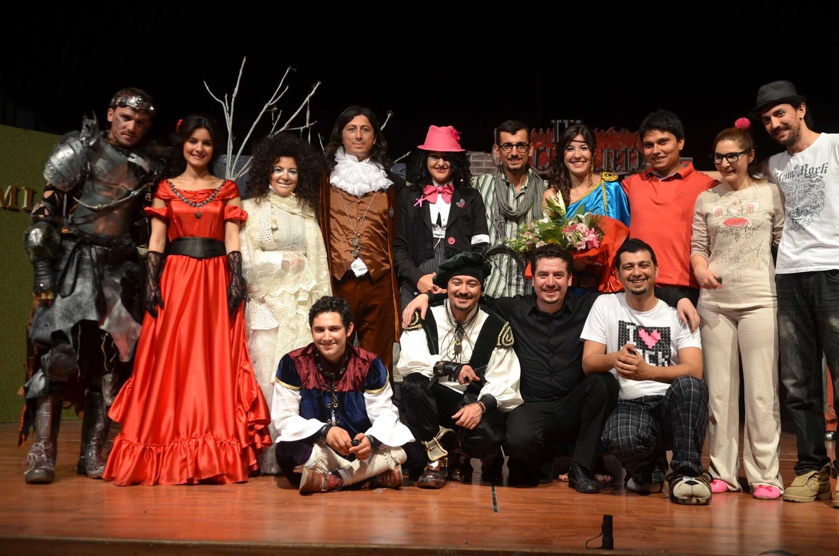 Denizli\'de Amatör Tiyatro Festivali Coşkusu Sürüyor