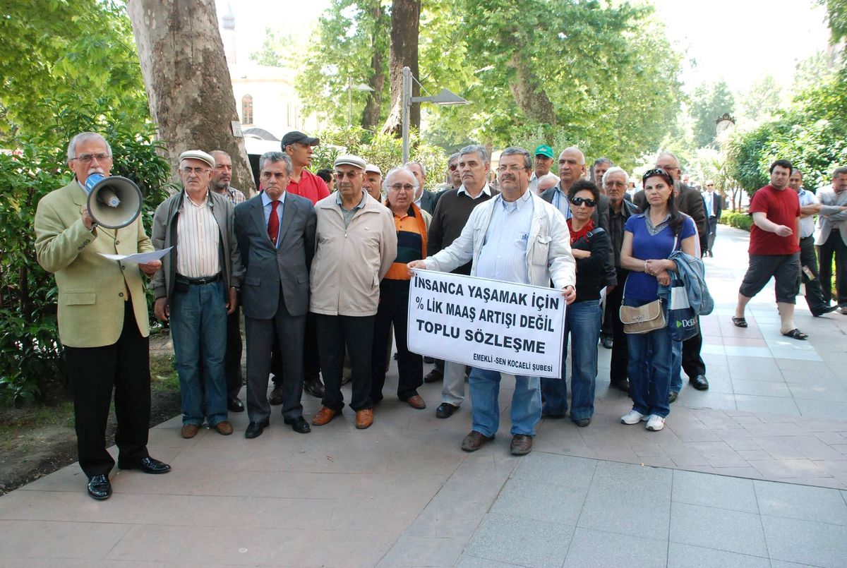 Emeklilerden Hükümete Eleştiri