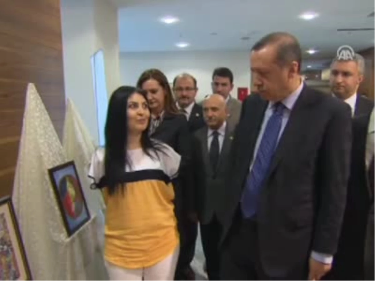 Erdoğan Sergiyi Gezdi