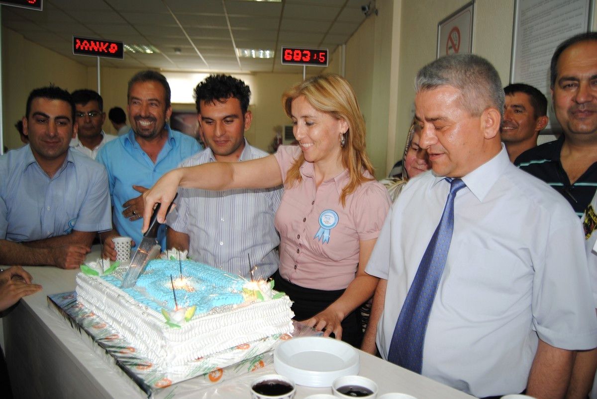 Fethiye Sgk'dan Vatandaşa Pasta İkramı