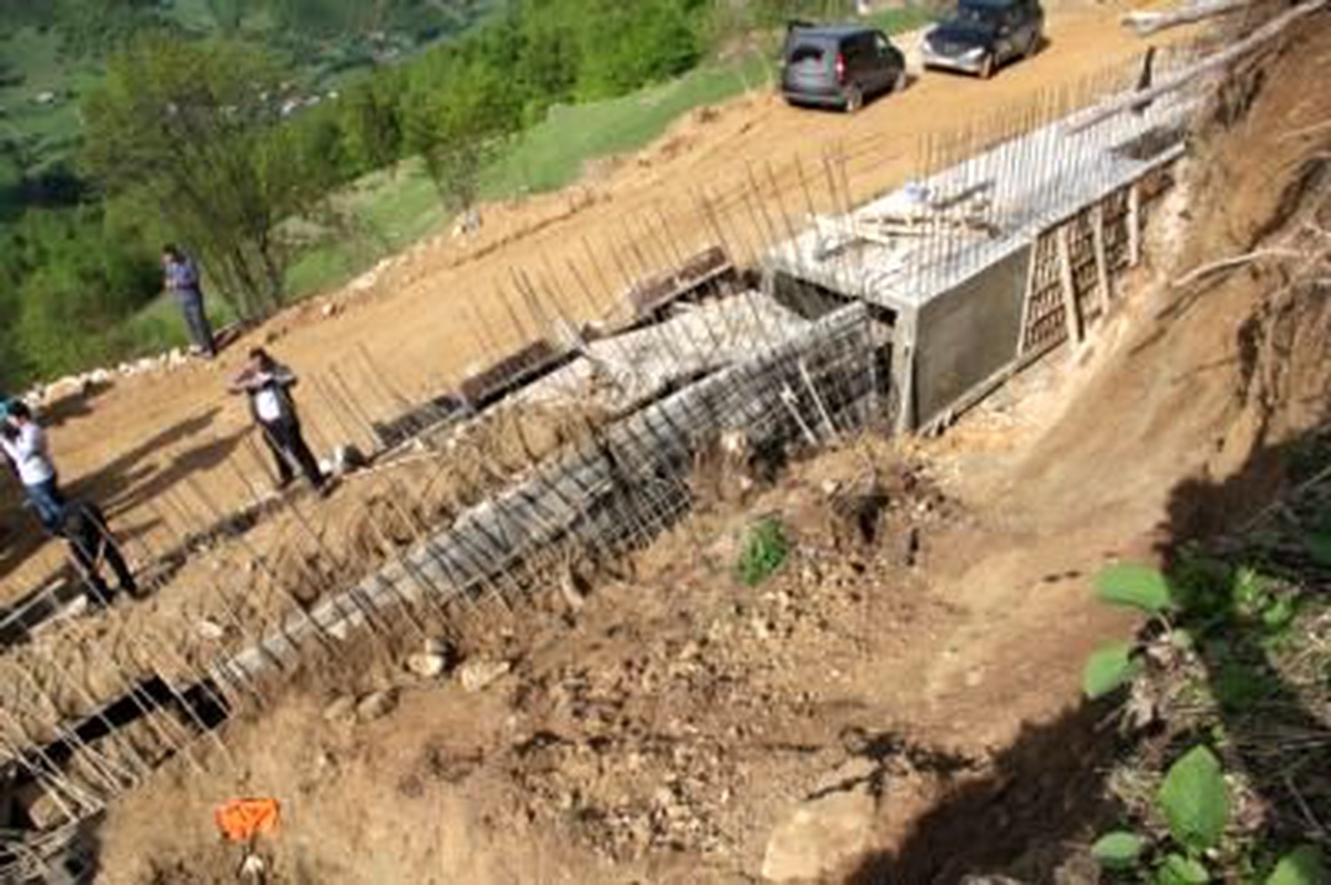 Giresun Hes İnşaatında Toprak Kayması 4 Ölü, 1 Yaralı Ek Giresun Hes İnşaatında Toprak Kayması 4...