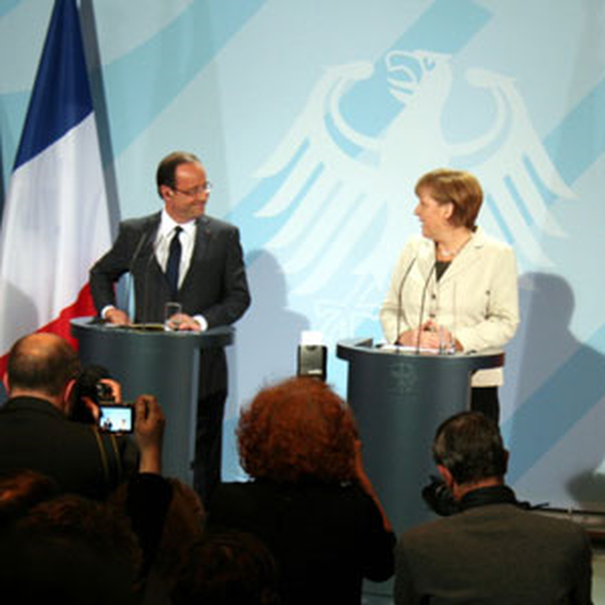 Hollande-Merkel İlk Ortak Basın Toplantısı