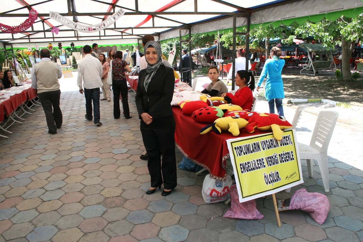 Iğdır\'da \'Engelli Olmak Üretime Engel Değildir\' Kermesi