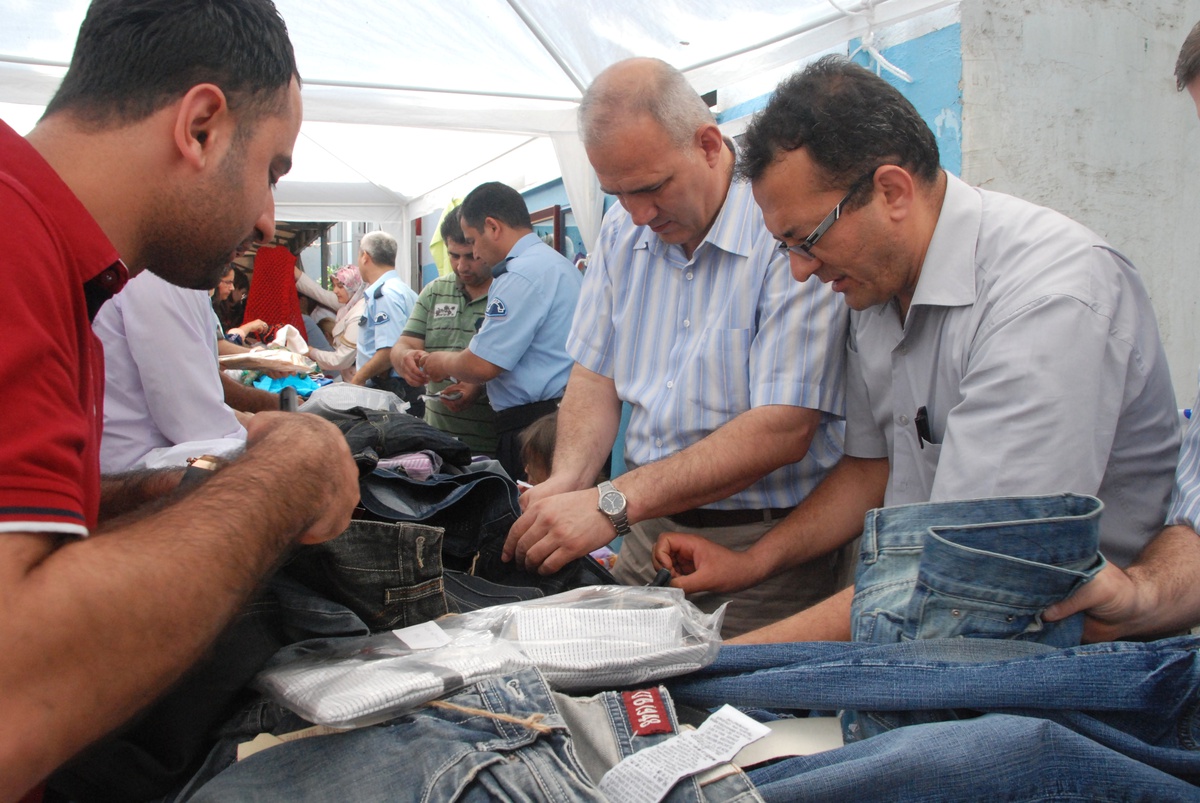İskenderun Polisi Şehit ve Gazi Aileleri İçin Kermes Düzenledi