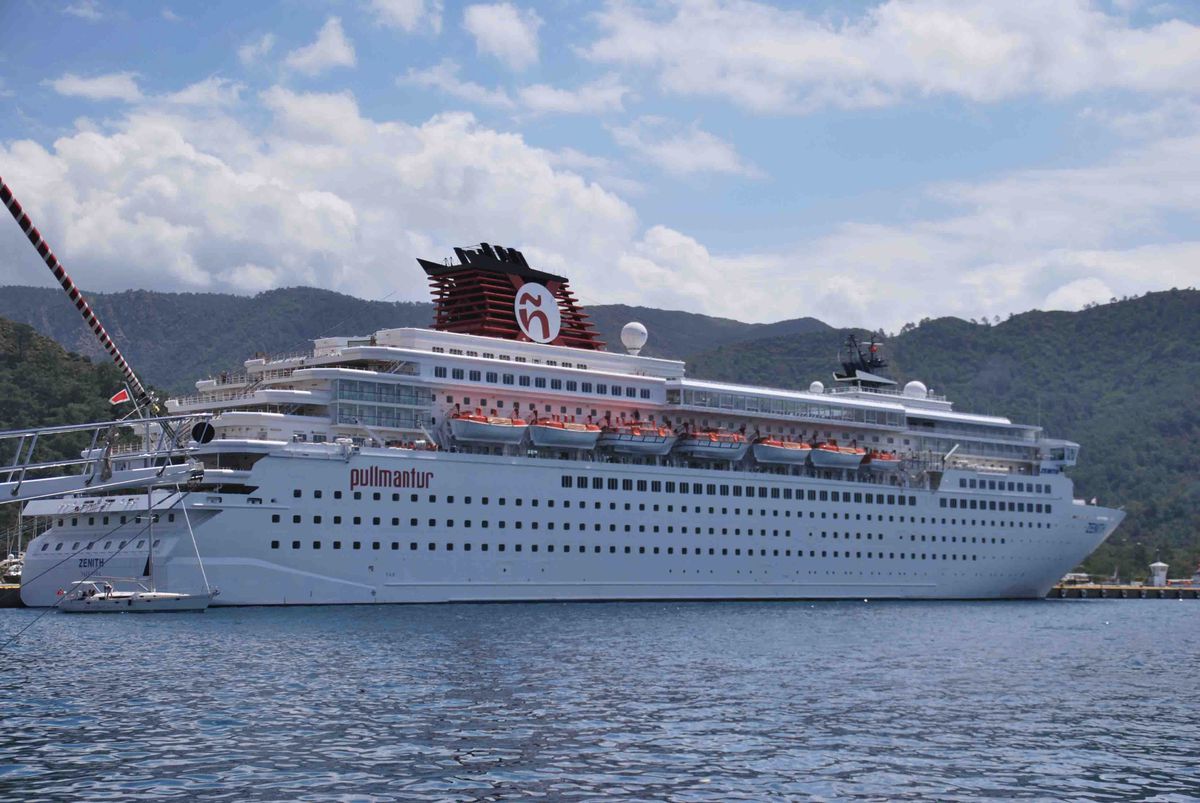 İspanyol Yolcu Gemisi Marmaris\'e Geldi