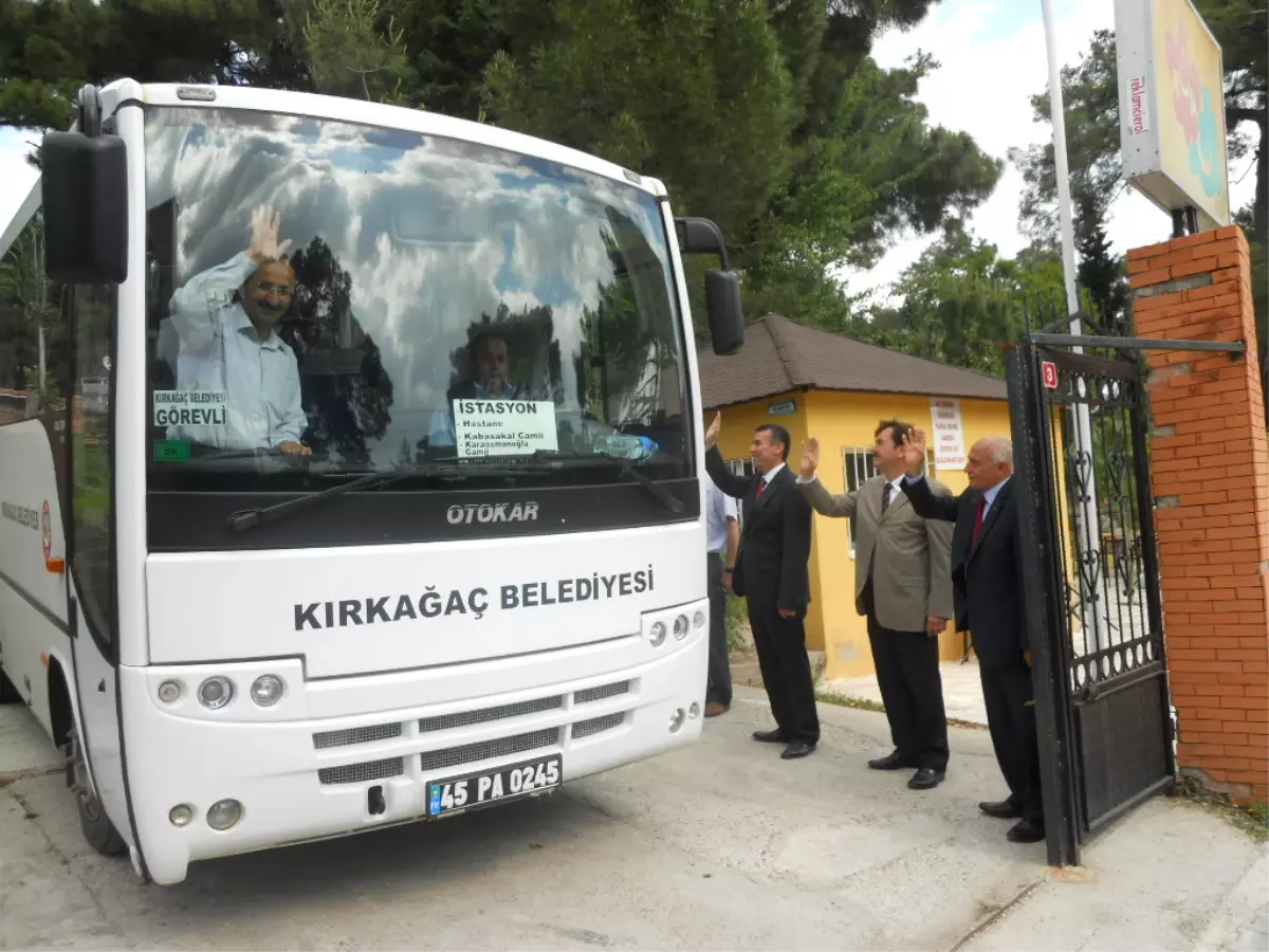 Kırkağaç\'taki Depremzedeler Memleketlerine Uğurlandı