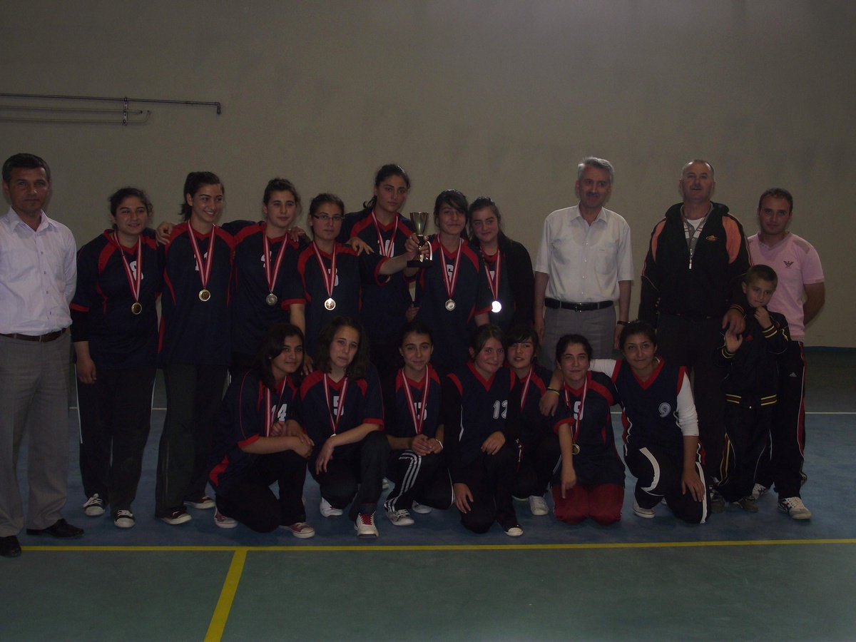 Kulu'da Liseler Arası Kızlar Voleybol Turnuvası