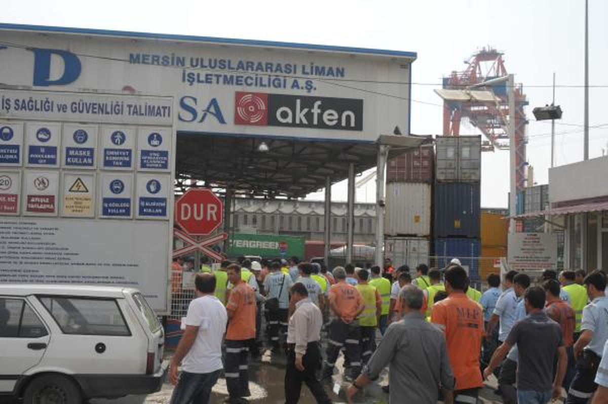 Mersin Limanı\'nda İşçi Eylemi