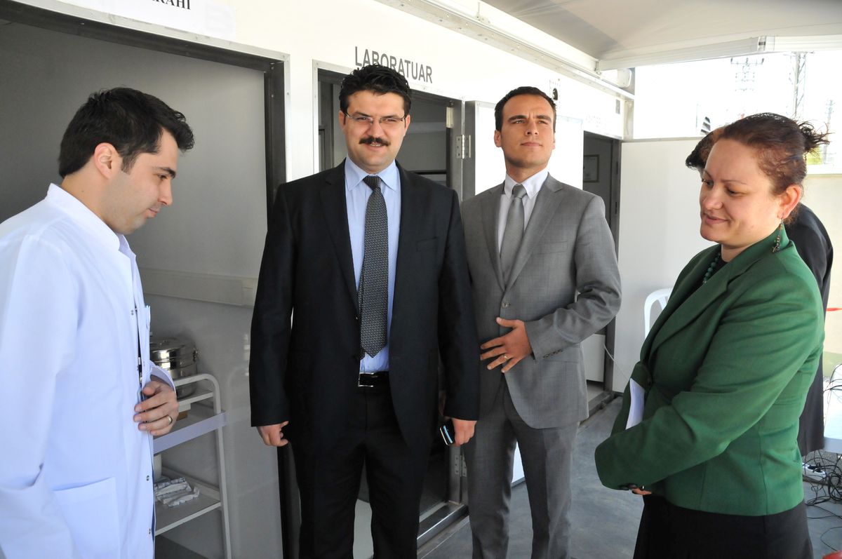 Müdür Acar, Sağlık Tır\'ında İncelemelerde Bulundu