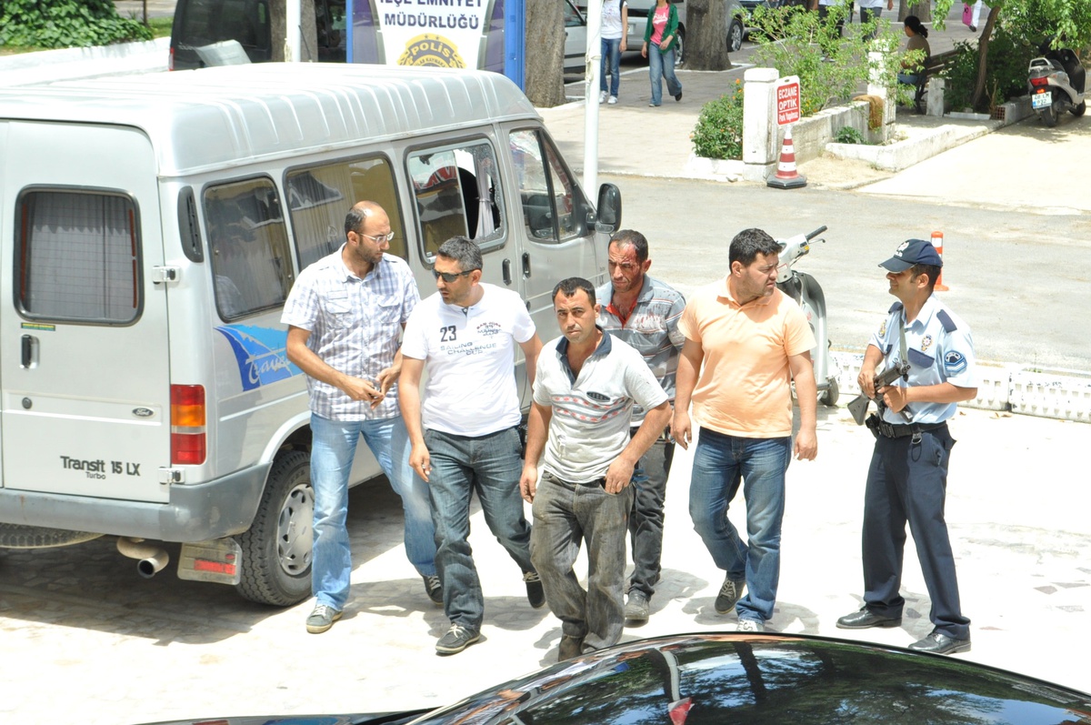 Öğrencilerin Kavgasına Veliler de Karışınca Ortalık Savaş Alanına Döndü