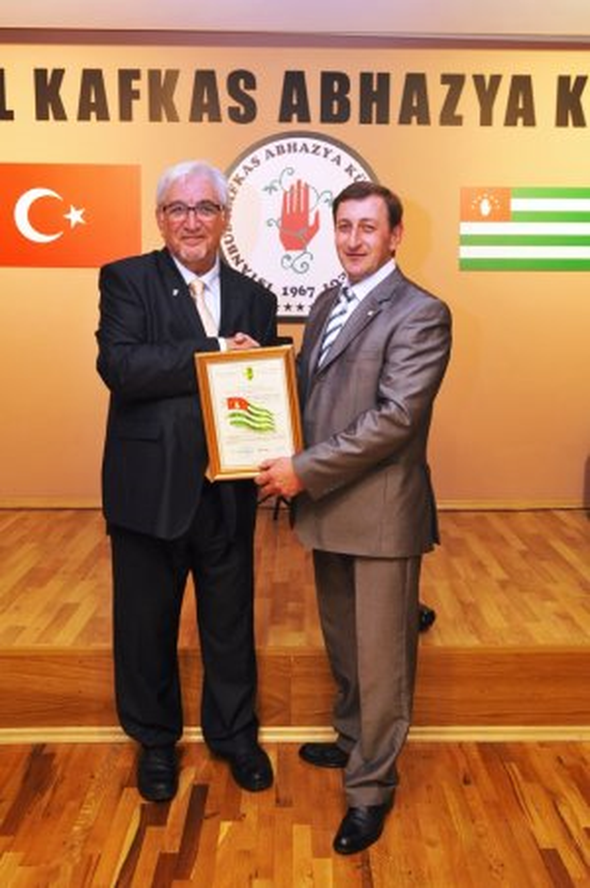 Ömür Boyu Ateşelik Onuru