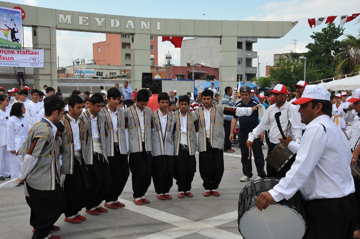 Osmaniye'de Gençlik Haftası Etkinlikleri Sevgi Yürüyüşü ile Başladı