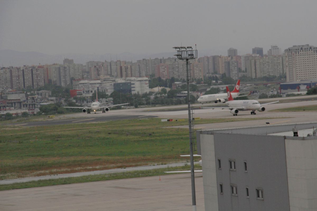 (Özel Haber) Uçakların Rüzgarla Dansı