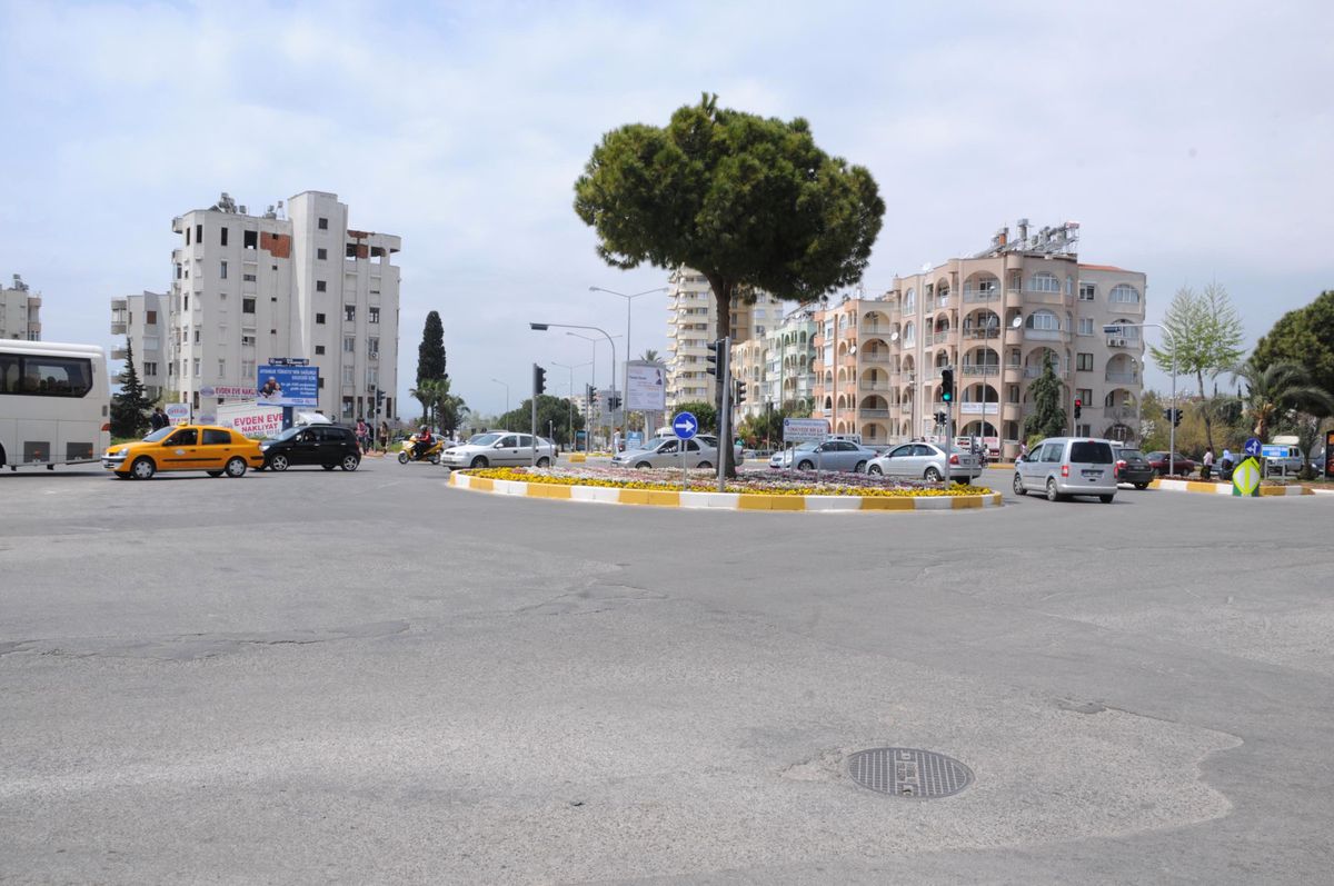 Sampi Kavşağı'nın Asfaltı Yenileniyor