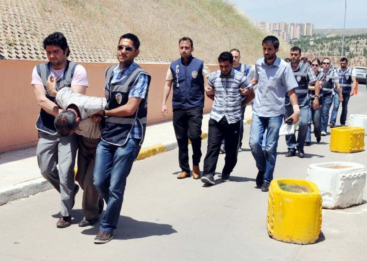Şanlıurfa\'da Telefon Dolandırıcılarına Baskın; 6 Gözaltı