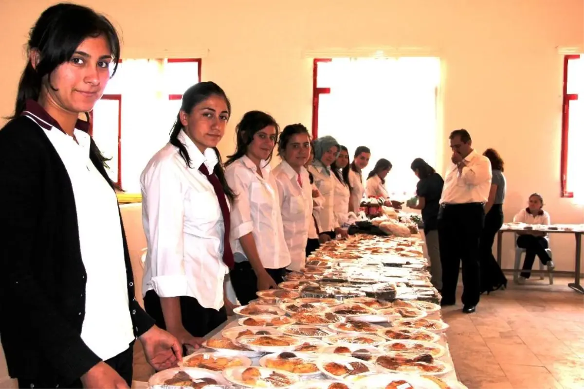 Sarıgöl\'de Okul Yararına Kermes