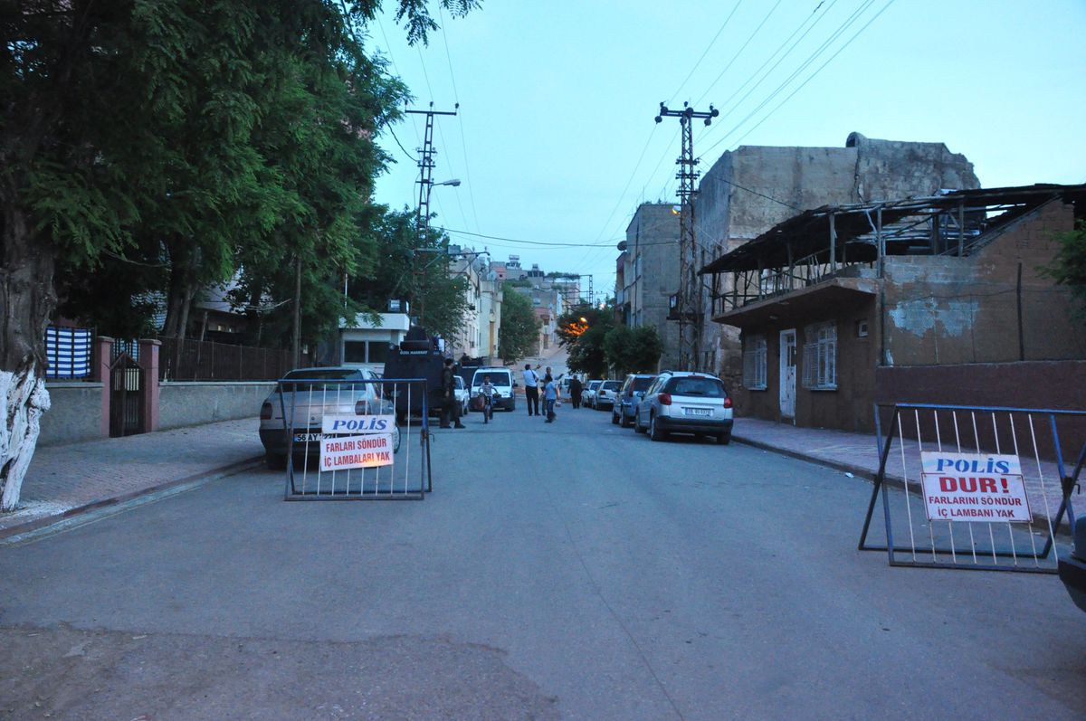 Polis Karakoluna Saldırı Girişimi