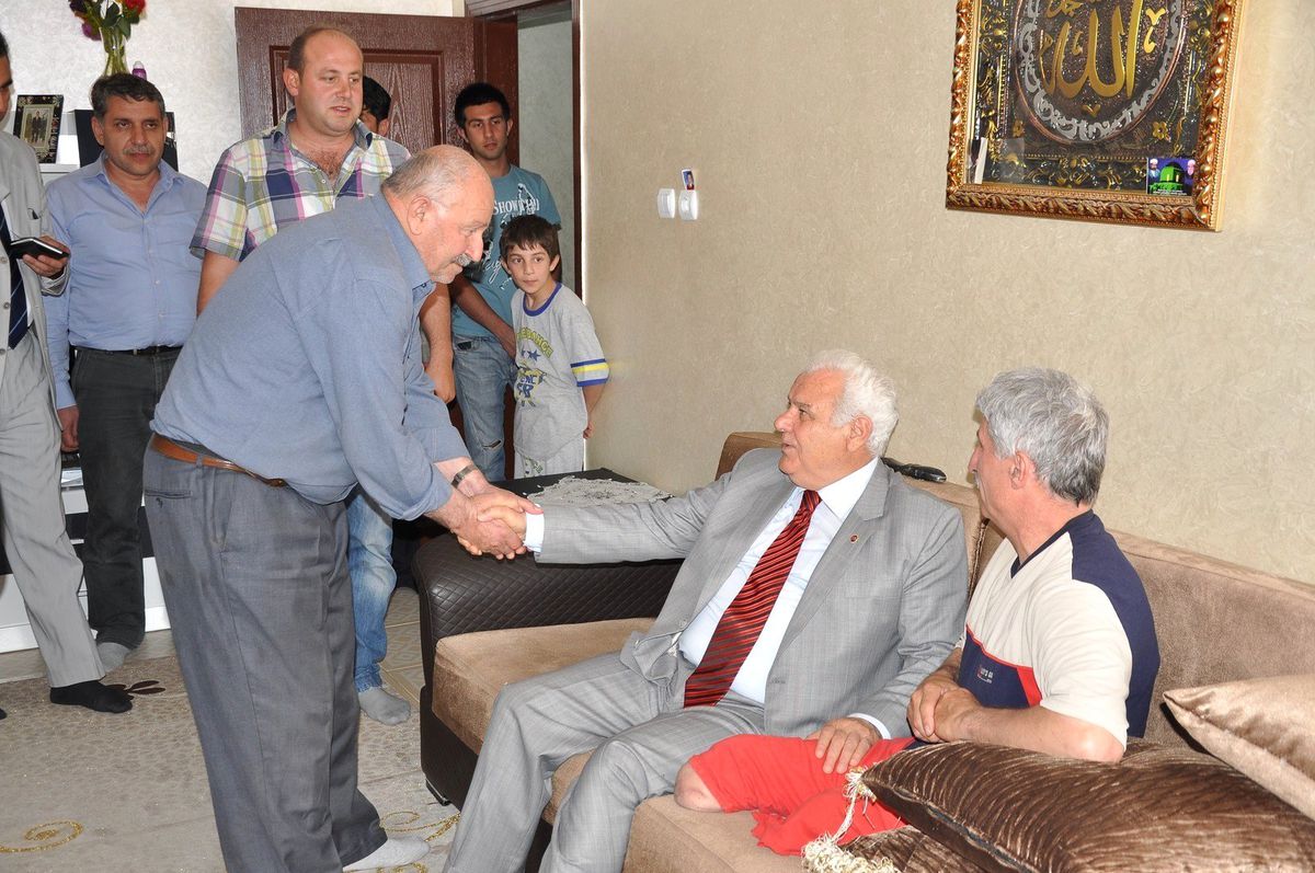 Siirt Valisi Musa Çolak\'tan Engelli Aileye Ziyaret