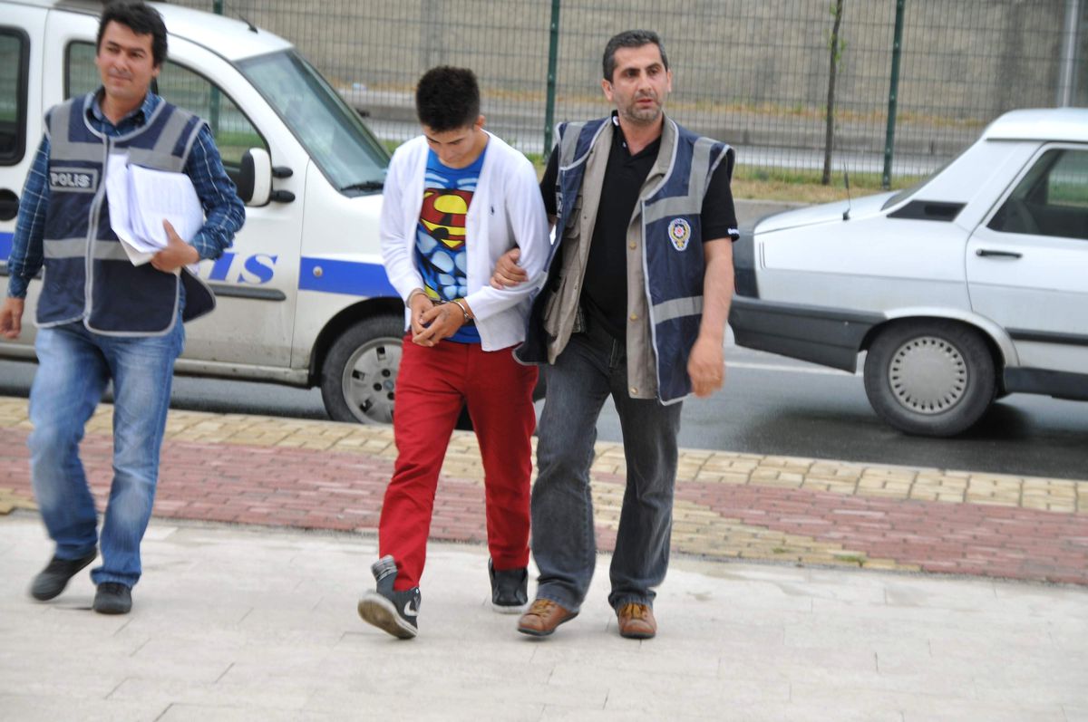 Süpermen Tişörtlü Hırsız Yakalandı