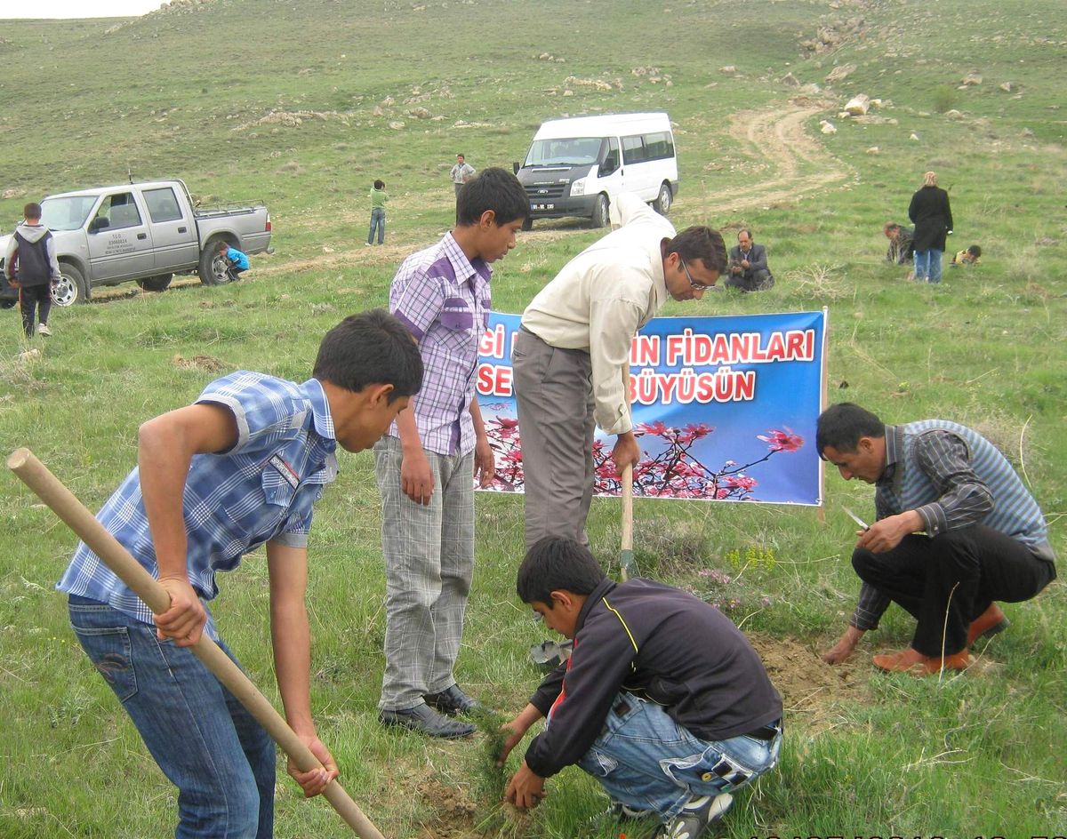 Van\'da \'14 Bin Çocuk, 14 Bin Fidan\' Projesi Start Aldı