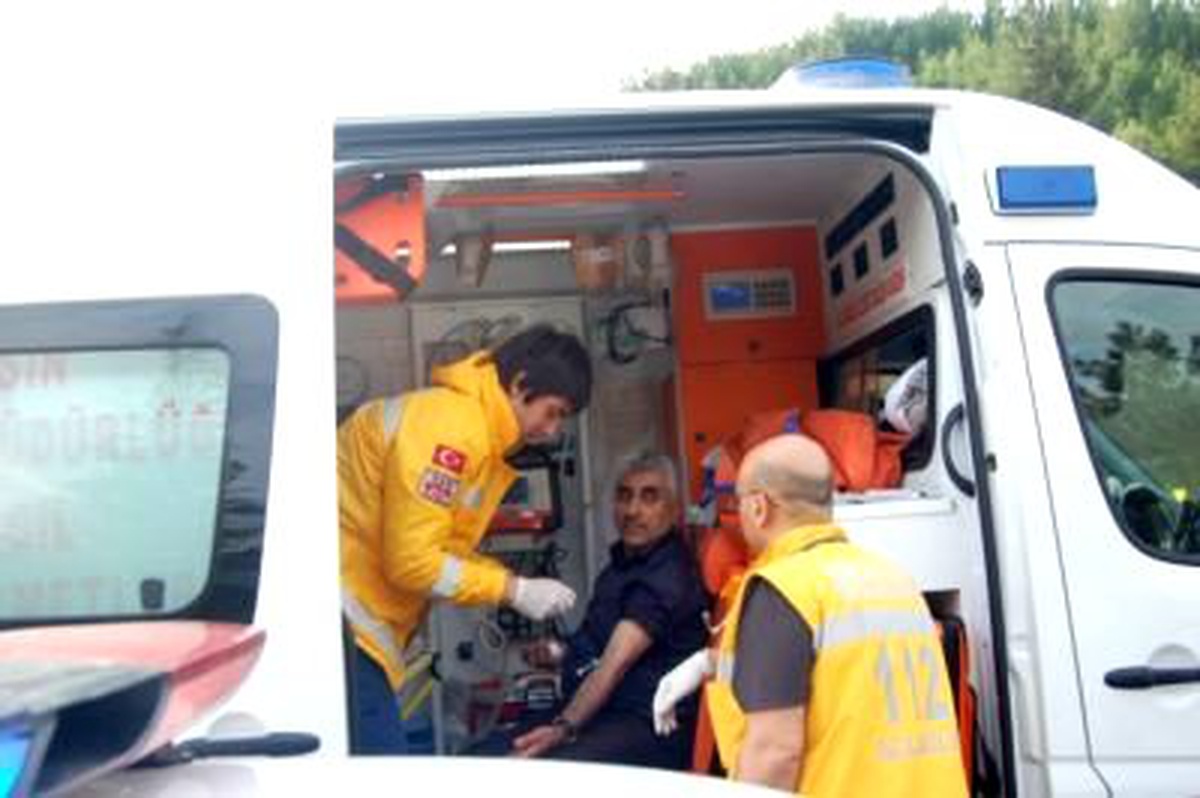 Yolcu Otobüsü Kamyona Çarptı: 16 Yaralı