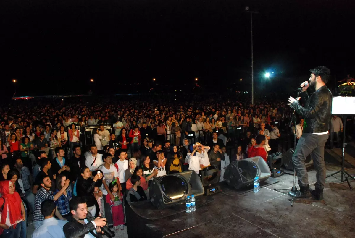 Yusuf Güney Konserinde Sürpriz Evlilik Teklifi