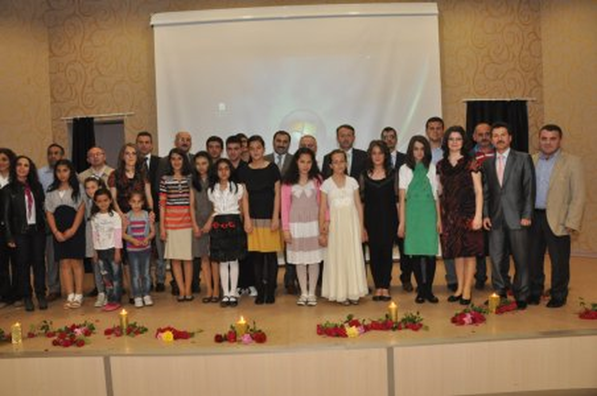 17 Ağustos Öğrencilerinden Şiir Dinletisi