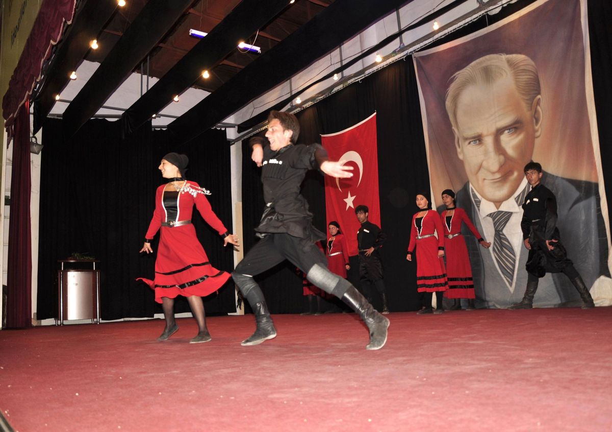 9. Halk Oyunları Şölenine Yoğun İlgi
