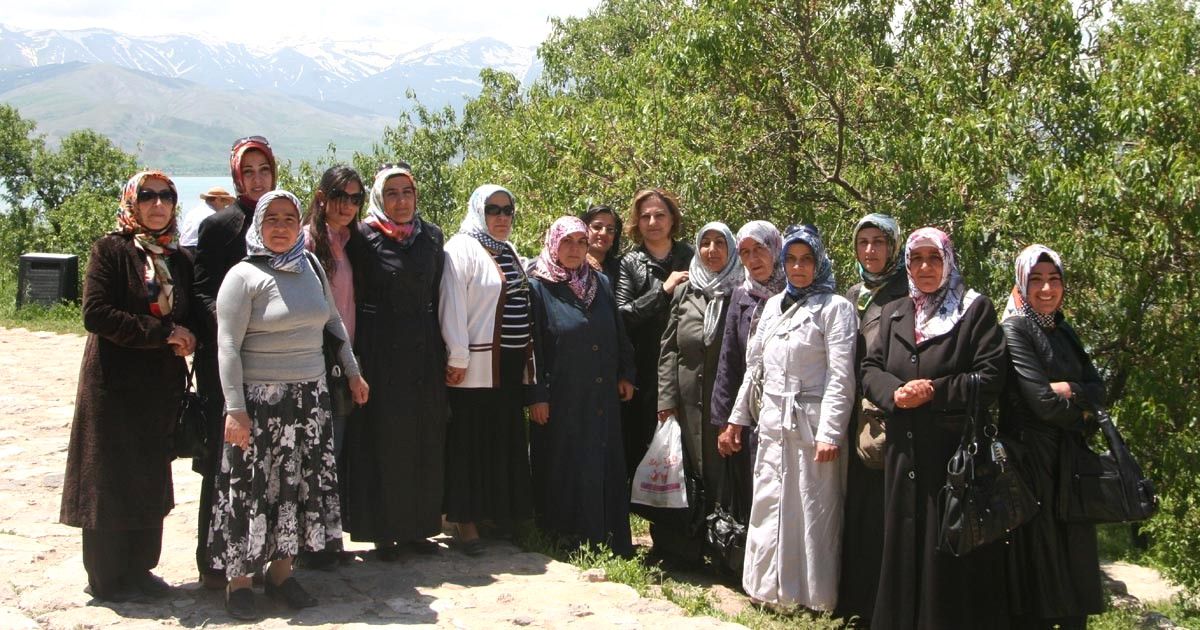 AK Parti\'den Anneler Günü Kutlaması