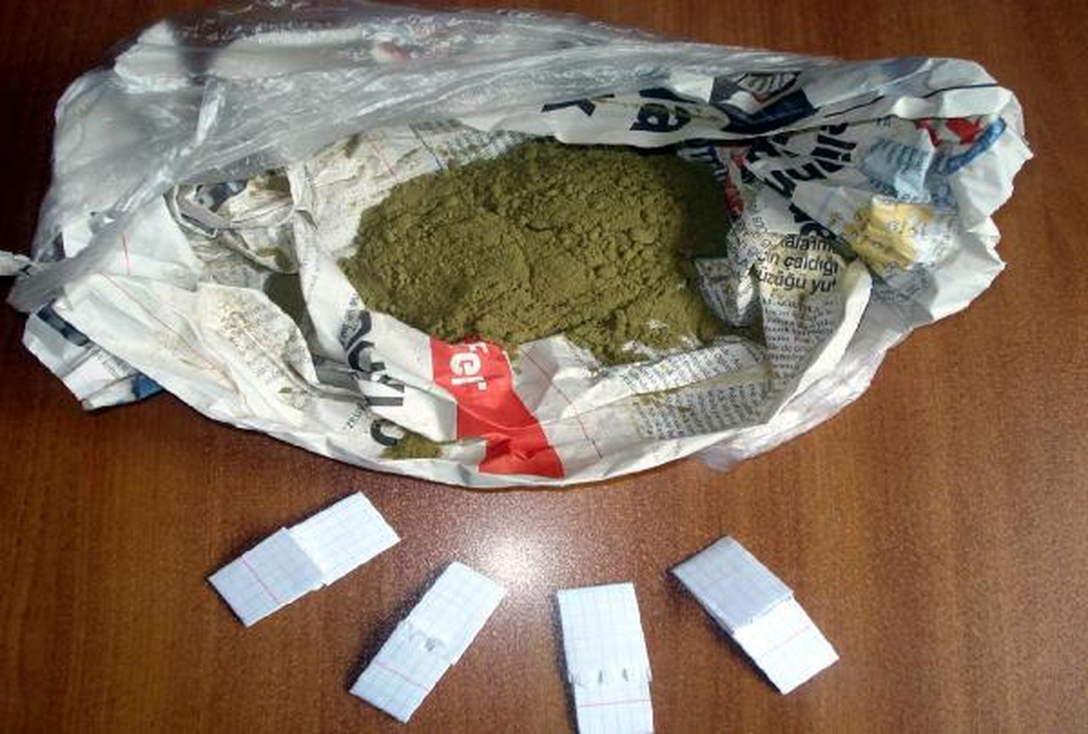 Baca Deliğinden Esrar Çıktı
