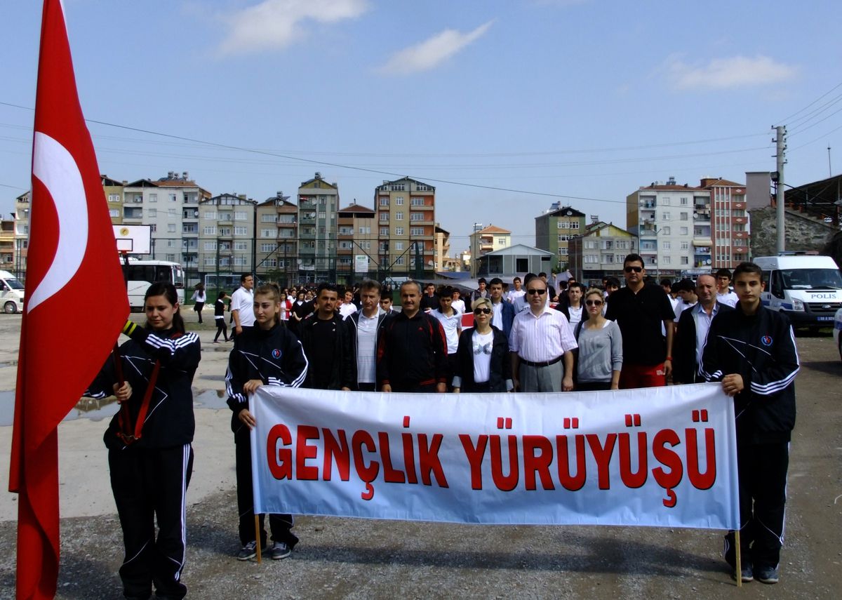 Bafra\'da Gençlik Yürüyüşü