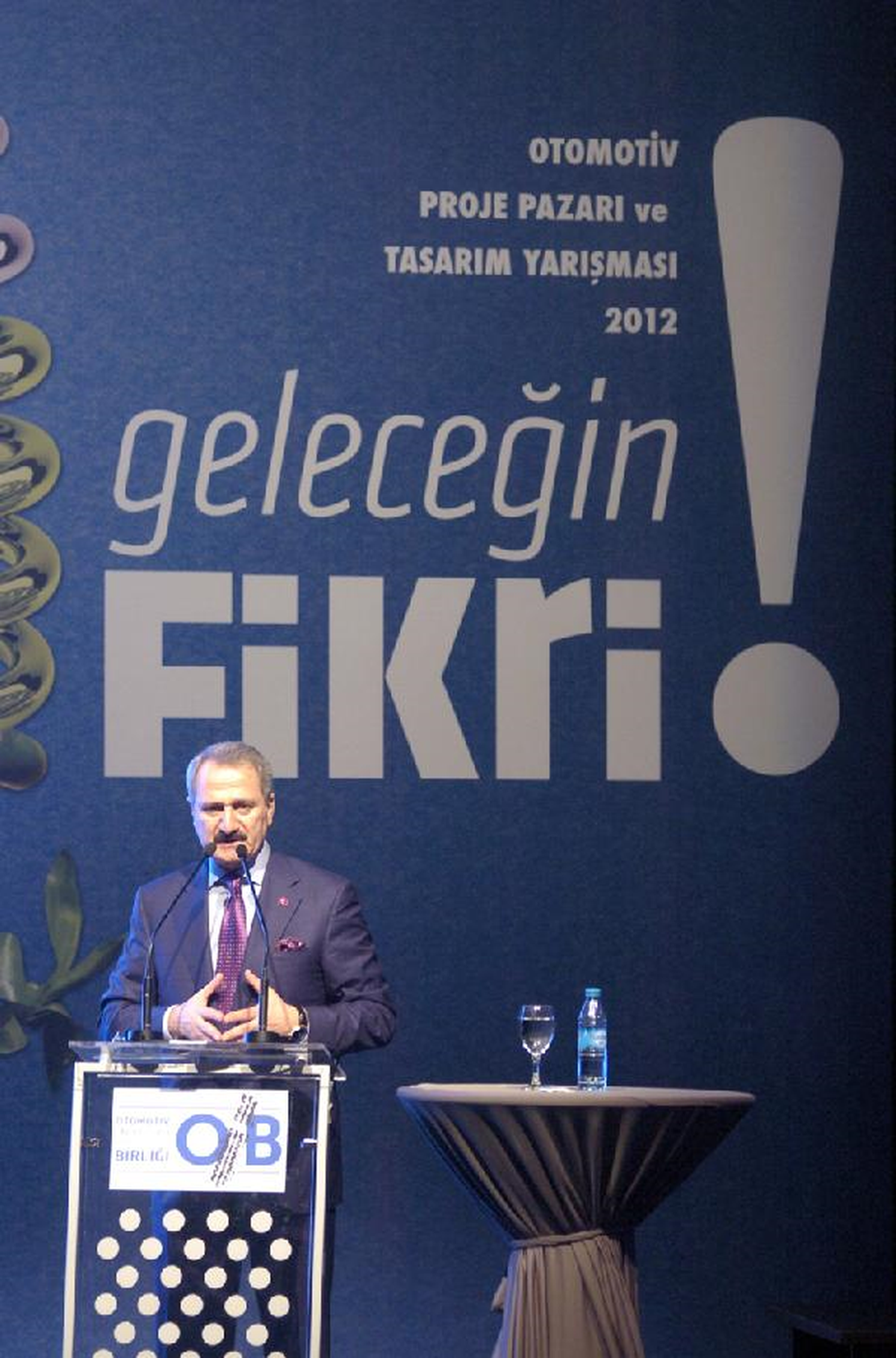 Bakan Çağlayan'dan Yerli Otomobil Çağrısı