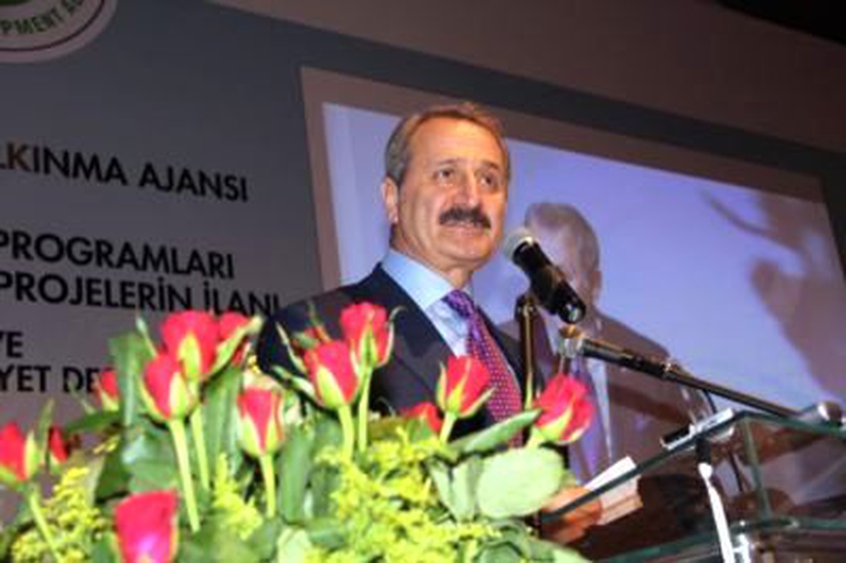 Bakan Çağlayan'dan Yerli Otomobil Çağrısı