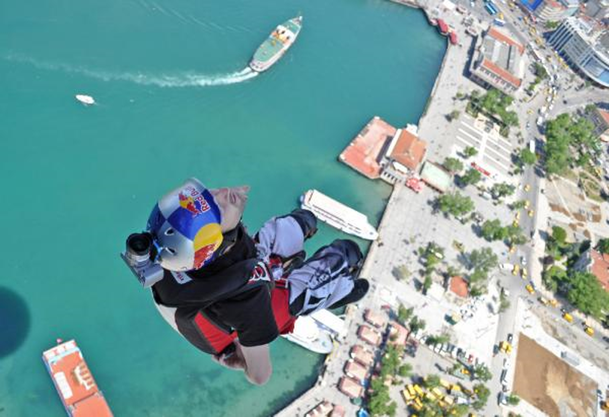 Base Jump Paraşütçüleri 140 Metreden Böyle Atladı