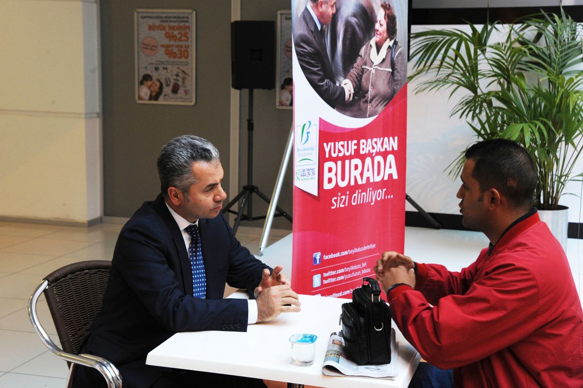 Başkan Uzun Whıte Corner\'da Vatandaşlarla Buluştu
