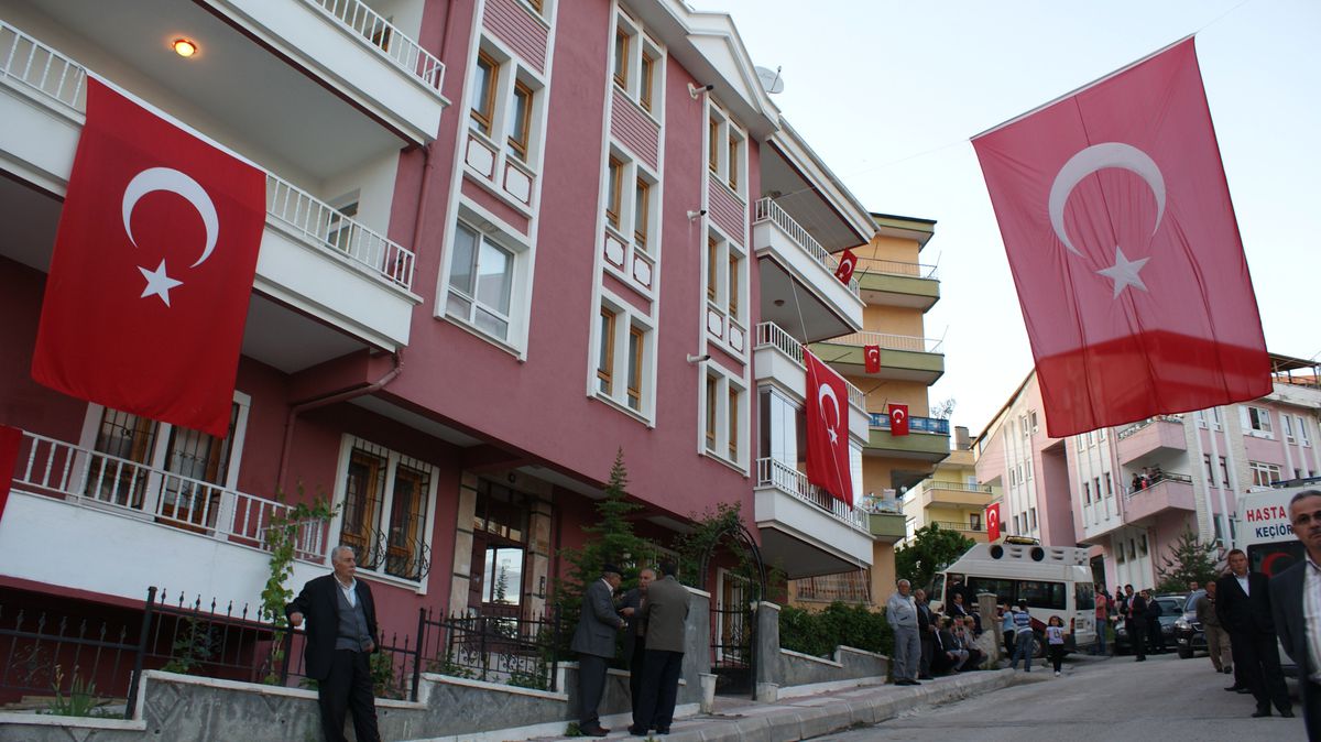 Başkent Şehidine Ağlıyor