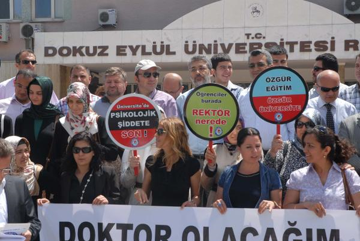 Başörtülü Öğrencilerden Eylem