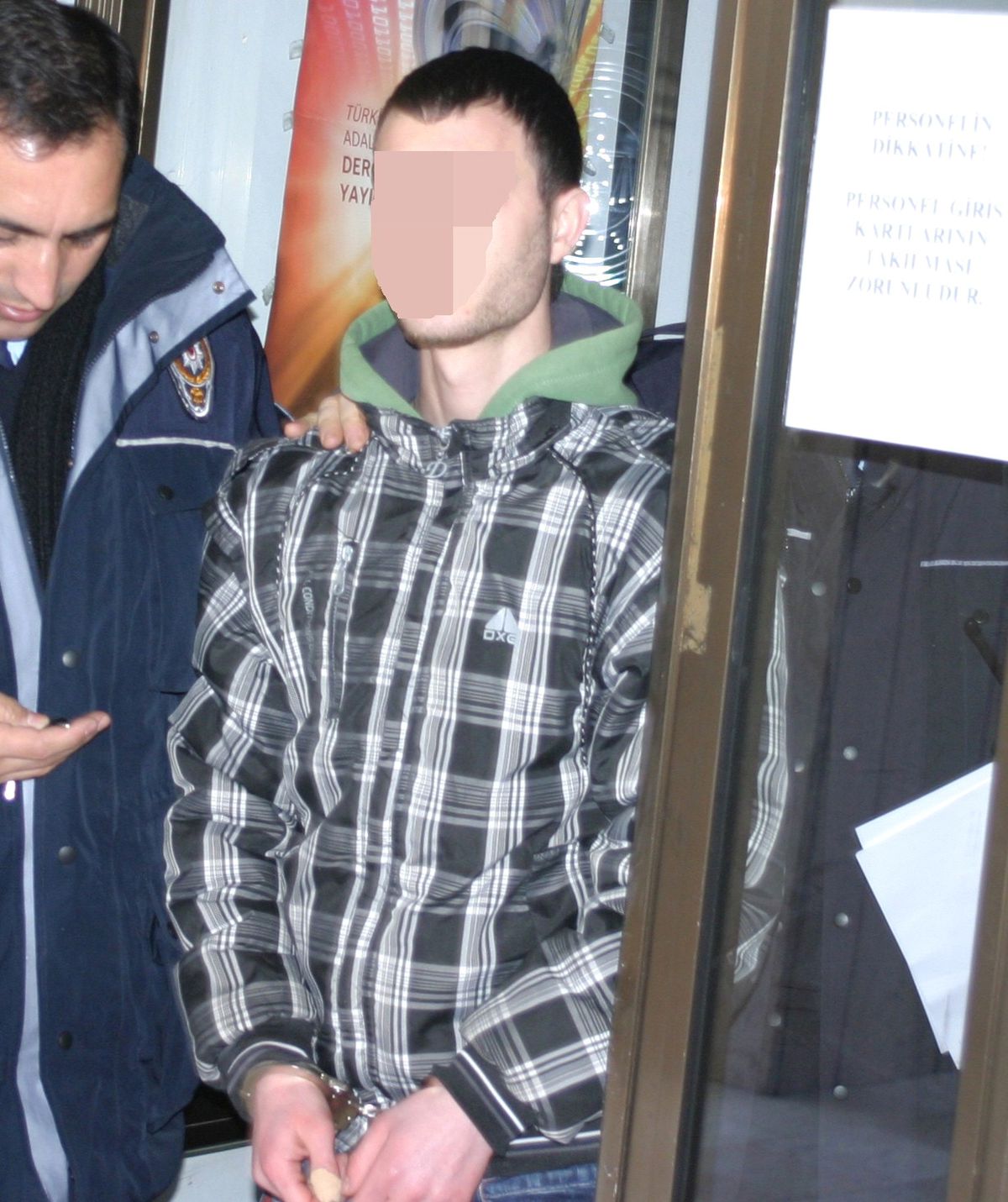 Bıçakla Yaralamaya 5 Yıl 10 Ay Hapis