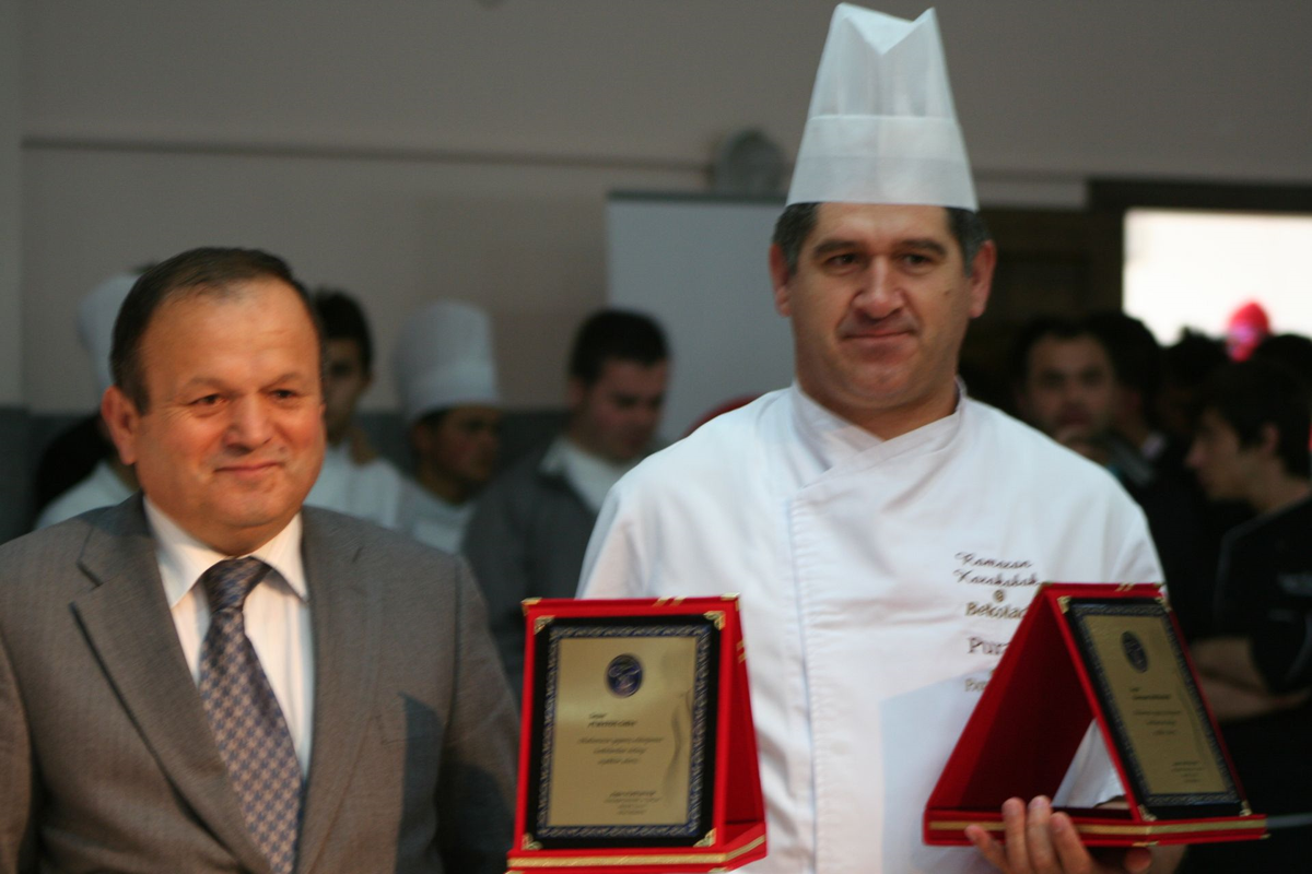 Bolu Yeniçağa Turizm Aşçılık Meslek Lisesi'nden Puratos'a İki Plaket

