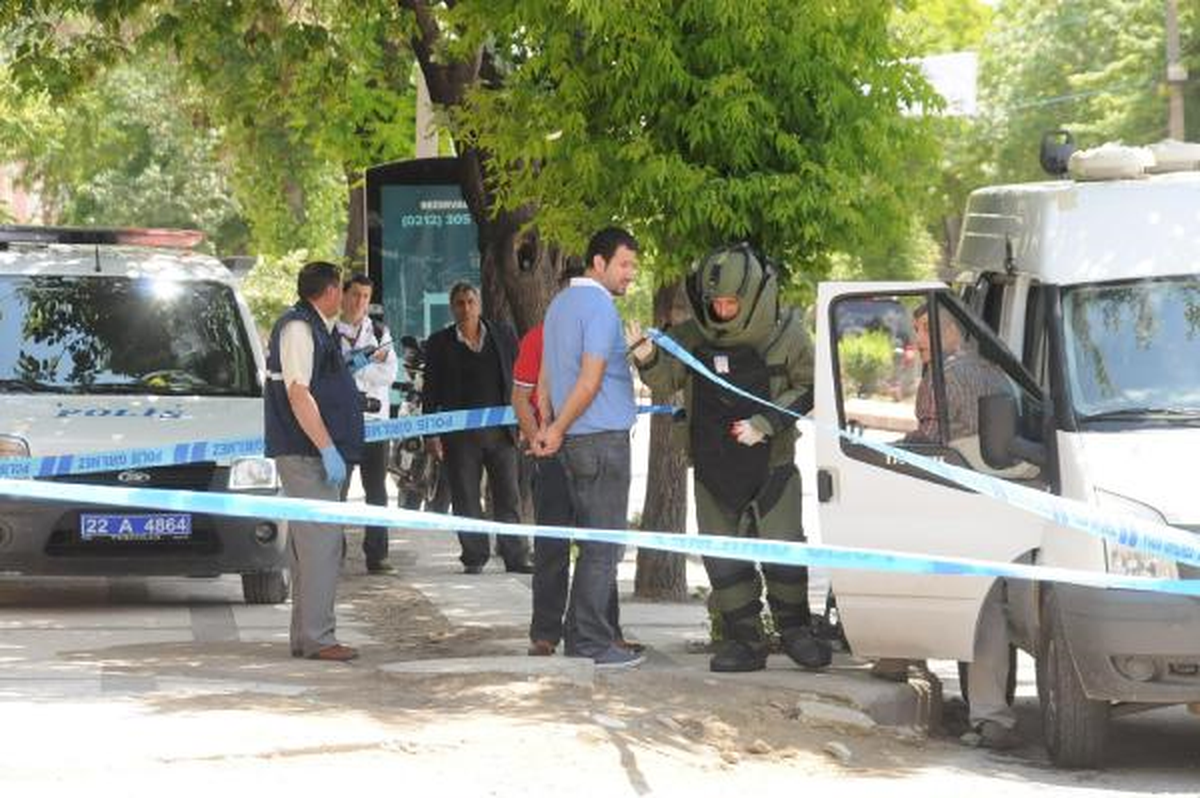 Bomba Olduğu Sanılan Poşetten Kağıt Çıktı
