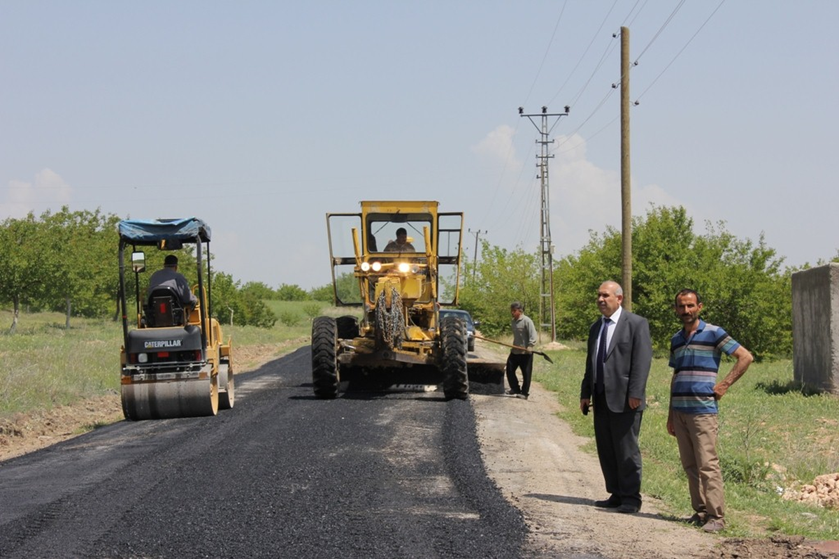 Bozulan Köy Yolları Tamir Ediliyor