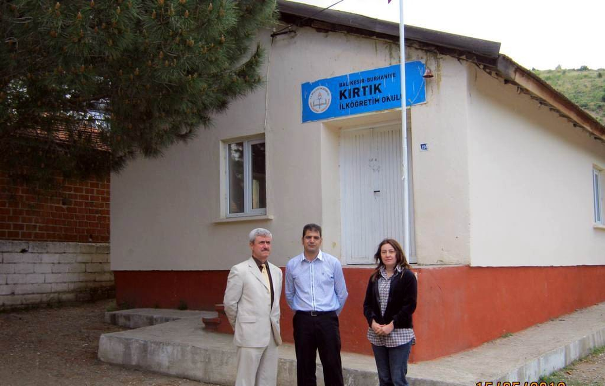 Burhaniye\'de Köy Öğretmenine Müdür Teşekkürü