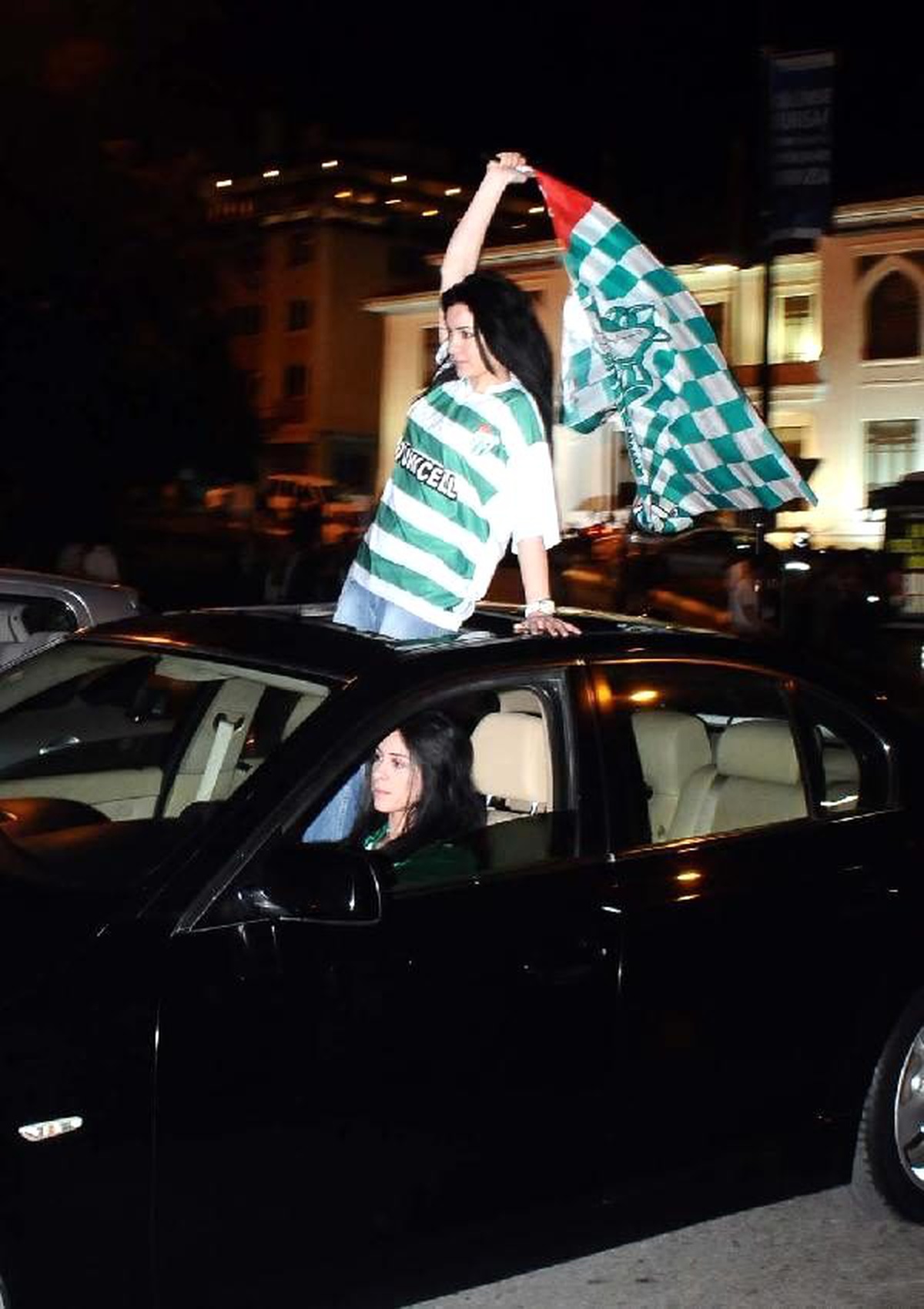 Bursaspor Taraftarları Kupayı Kaybetmelerine Rağmen Final Başarısını Sokaklarda Kutladı