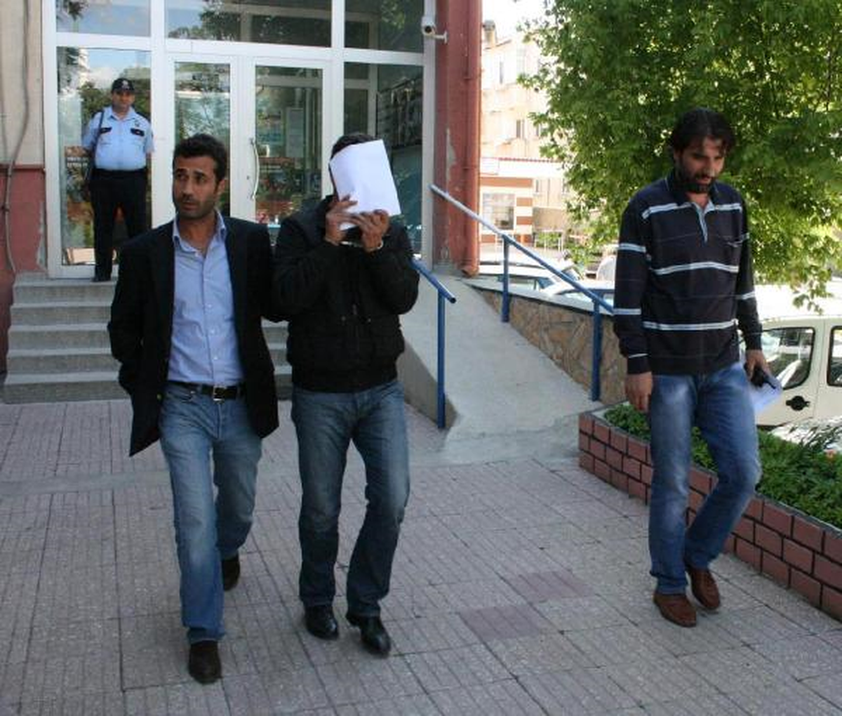 Çalıntı Kredi Kartıyla Alışverişe Tutuklama