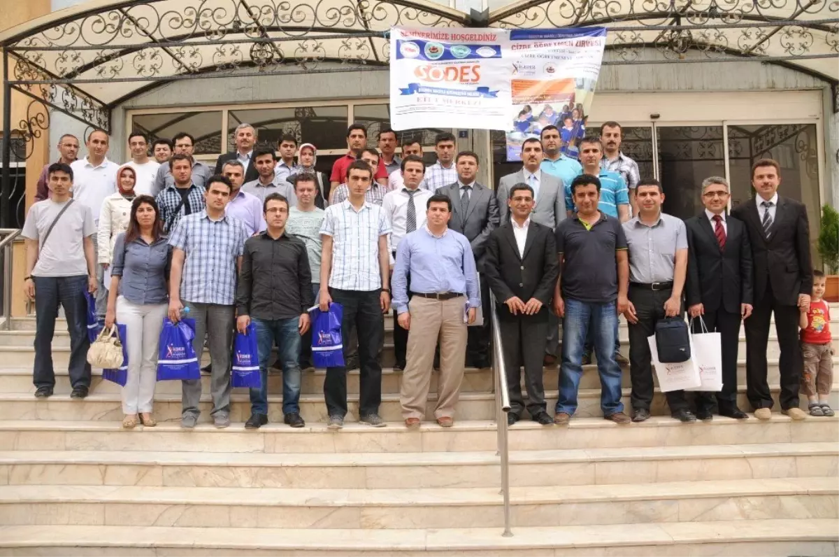 Cizre\'de Öğretmen Zirvesi Paneli