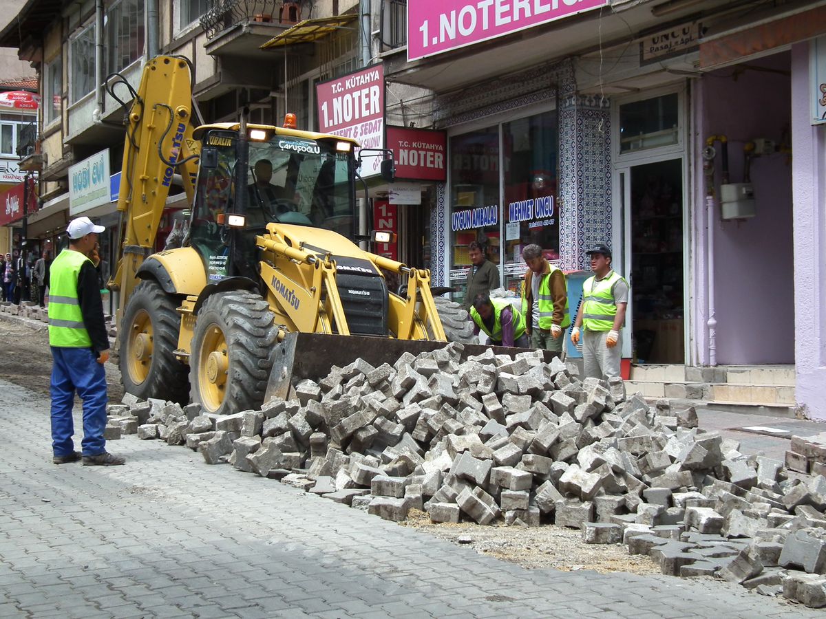 Çöken Yola Betonlu Çözüm